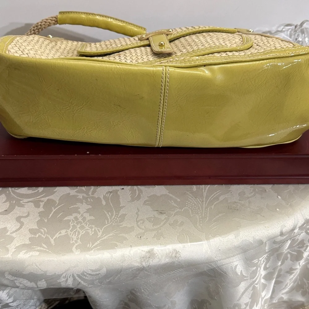 Vintage Liz Claiborne Cream and light Green (avocado) Hand Bag
